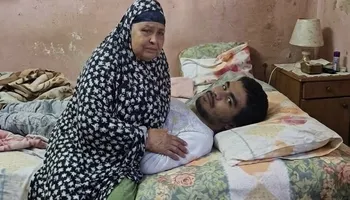 &laquo;صرخة قبل فوات الأوان&raquo;.. جِدّة سبعينية في بورسعيد تصارع الزمن لرعاية حفيدها المصاب بشلل دماغي وتستغيث بالمحافظ