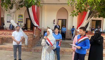 &laquo;متوشحة بوشاح الوطن&raquo;.. "مس غادة" تحول طابور الصباح ببورسعيد الثانوية العسكرية إلى ملحمة وطنية