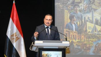 الدكتور عبد العزيز قنصوة