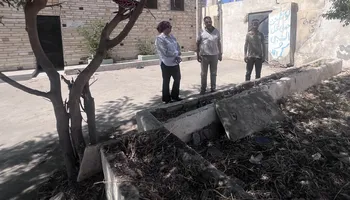 بالصدفة الإنسانية.. جولة رئيس حي غرب بورسعيد تكشف عن "قبر منسي" وسط تراكمات القمامة وتُعيد السكينة لـ "موتى عائلة"