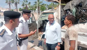 ضبط سيارة تجمع الخردة بمطروح