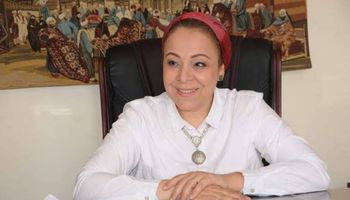 "عقدة الذنب" تدفع فتاة لرفض أمها.. نهاد أبو القمصان تكشف تفاصيل قضية أسرية هزت أروقة المحاكم