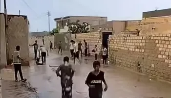 فرحة أطفال السلوم بنزل المطر 