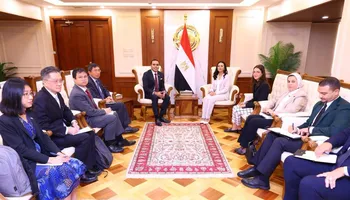 لقاء وزيرة التضامن مع وفد سنغافوري 