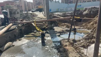محافظ بورسعيد يتابع جهود إصلاح كسر خط الطرد بمحطة صرف أم القرى بحي الضواحي.. ويشدد على سرعة الانتهاء 