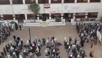 مديرة مدرسة بالمحلة تجبر طالبًا على إحضار والده للاعتذار بطابور الصباح