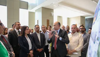 وزير الإسكان 