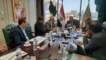 وزير التعليم العالي يبحث تطوير المسرح الجامعي