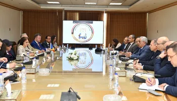 وزير الدولة للإنتاج الحرب  صلاح جمبلاط وأوليفيا تودرين سفيرة رومانيا 