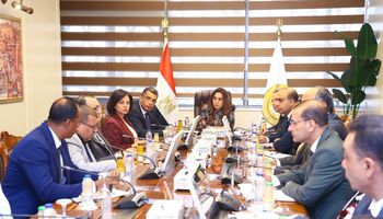 وزيرة التنمية المحلية والبيئة ومحافظ البحر الأحمر