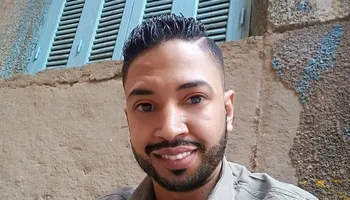 الشاب 