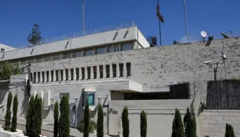 بريطانيا تزيل لافتات قنصليتها بالقدس الشرقية مع انتهاء مهلة إسرائيل