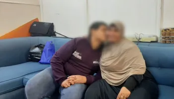 الطفل ووالدته