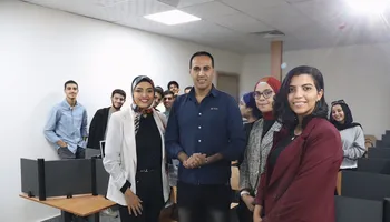 تدريب طلاب "إعلام المصرية الصينية" على فنون التصميم البصري