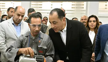 مدبولي يفتتح مصنعًا بالسويس