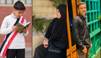أم يوسف يسري تبكي أمام قبر آدم