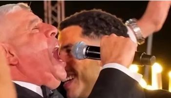 أحمد شوبير ونجله مصطفى خلال حفل الزفاف 