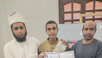 الحافظ الصغير هشام محمود ووالده وشيخه
