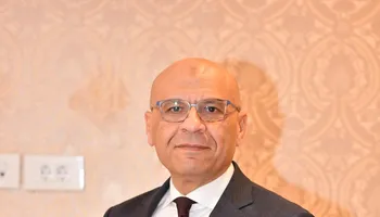 دكتور احمد انور عميد كليه الطب ورئيس مجلس اداره مستشفيات جامعه قناه السويس