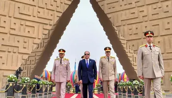 السيسي يضع إكليلًا 