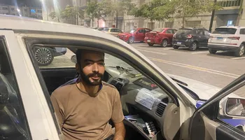"تاكسي الخير".. شاب بورسعيدي  يكرّس سيارته لمساعدة المرضى مجاناً منذ سنوات بعد تعرضه لحادث أثر على بصره
