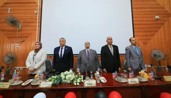 جانب من الندوة