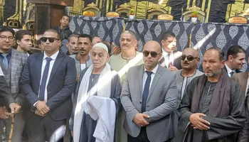 جانب من تسليم الكفن