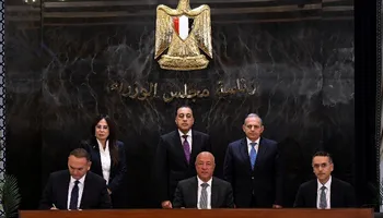 رئيس الوزراء يشهد توقيع عقود تمويل 