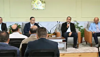 مدبولي مع طلاب جامعات السويس