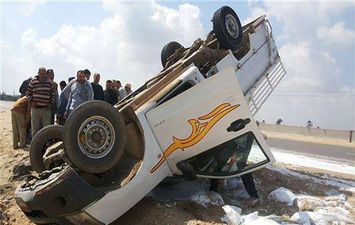 إصابة10 عمال بمصنع إثر انقلاب سيارة بالصحراوي الغربي في المنيا