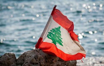 العلم اللبناني 