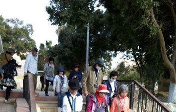 وفد سياحي ياباني يزور منطقة آثار بني حسن بالمنيا