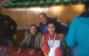 ملاكم المنيا &quot;عبدالرحمن ايمن&quot; يفوز بذهبية بطولة المواهب للأندية &quot;وزن ٤٤ ك &quot;