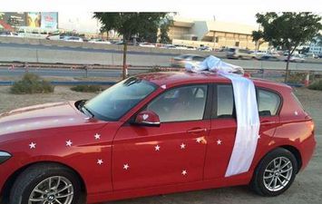  مصري بدبي يهدي زوجته سيارة BMW