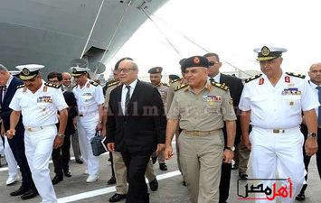ل الفريق أول صدقى صبحي، القائد العام للقوات المسلحة وزير الد