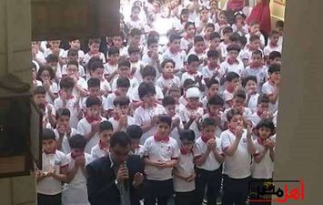  مدرسة ابتدائية بدمياط تجمع طلابها لأداء الصلاة
