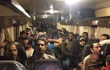 وصول المصريين المحتجزين فى السعودية