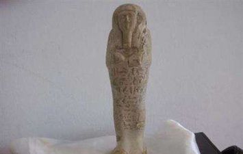 مصر تسترد تمثال &quot;اوشابتى&quot; المسروق من مخزن أسوان&lrm;