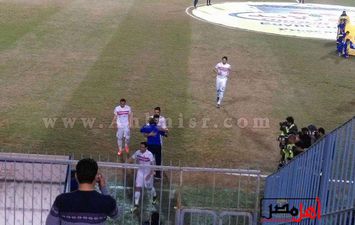 &quot;صلاح&quot; يصافح لاعبي الزمالك قبل انطلاق المباراة (صور)