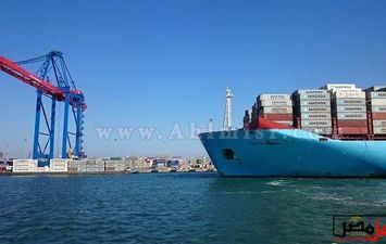  استقبال السفن العملاقة