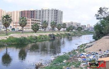 أعمال النظافة والتطهير بترعة المحمودية