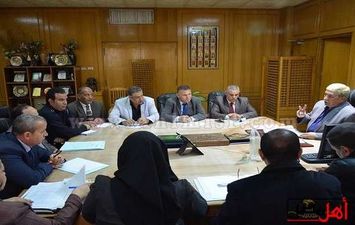 محافظ الإسماعيلية يستعرض إعدادات الخريطة الاستثمارية الجديدة