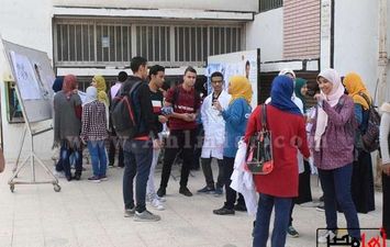 المهارات الإكلينيكية في ورشة عمل لطلاب صيدلة أسيوط