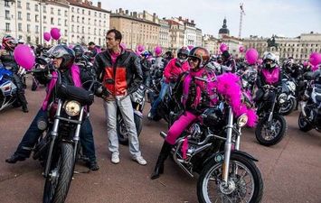 يوم نسائي على الموتوسكيلات بفرنسا