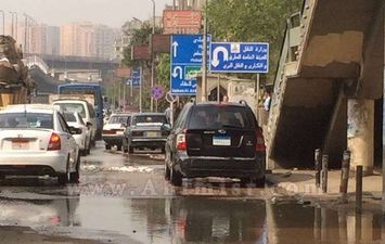  شلل مرورى بمحور النصر بسبب كسر ماسورة مياه