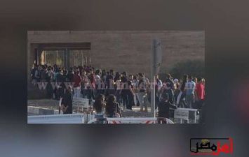 تجمهر وزحام على حفل تامر حسني