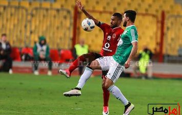 حسام عاشور، لاعب وسط الفريق الأول لكرة القدم بالنادي الأهلي