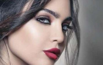 الفنانة قمر