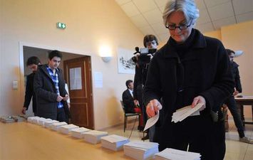 بينيلوبى فيون زوجة مرشح الرئاسة الفرنسية