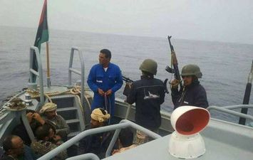 خفر السواحل الليبى يحتجز مركبين صيد مصرية
